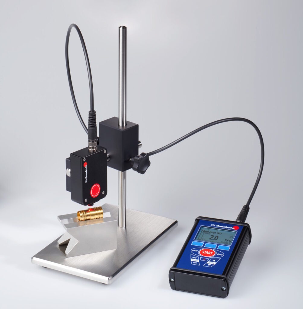 Simple cleanliness inspection of metal parts in medical device manufacturing